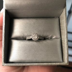 WHITE GOLD DIAMOND RING